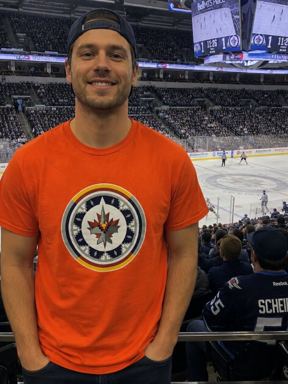 Mens  Winnipeg Jets TShirt (XL)